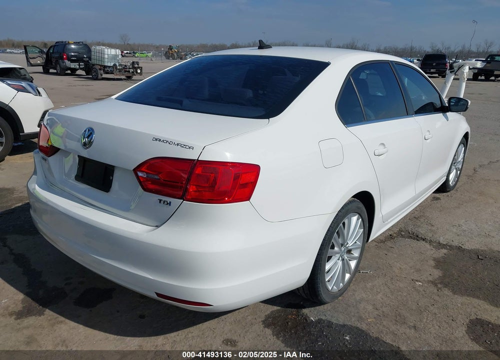 2014 VOLKSWAGEN JETTA VIN: 3VWLL7AJ7EM359951