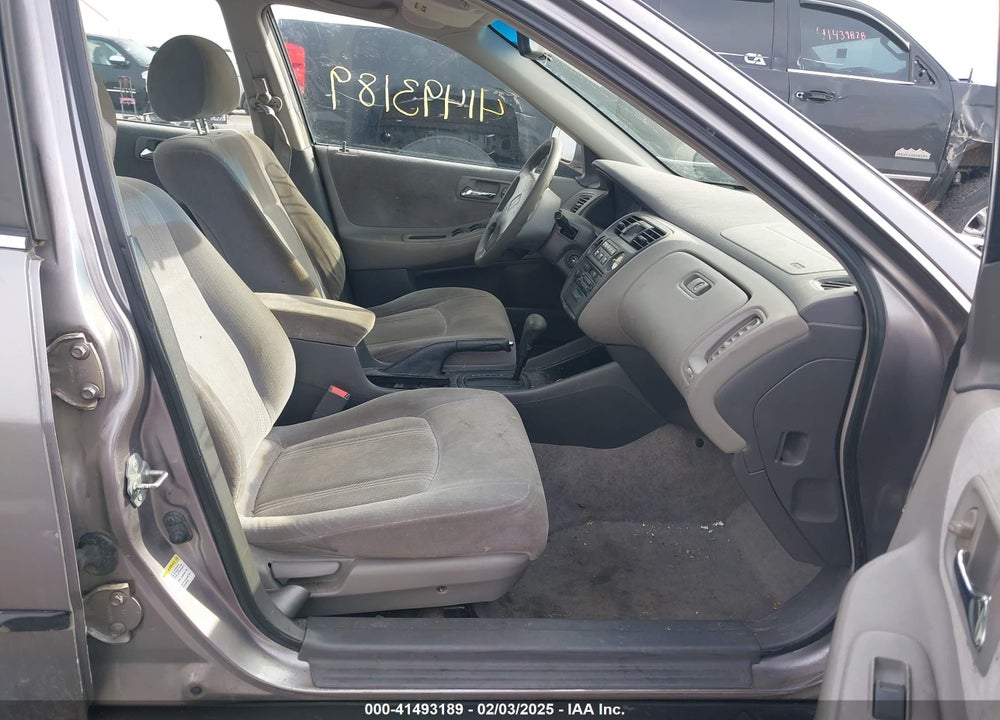 2000 HONDA ACCORD 3.0 LX VIN: 1HGCG1644YA003371