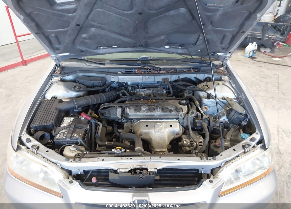 1998 HONDA ACCORD LX VIN: 1HGCG5647WA208073
