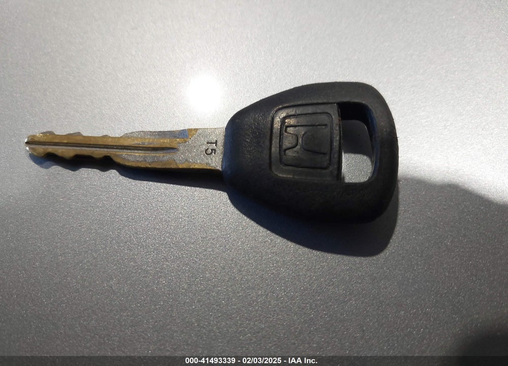 1998 HONDA ACCORD LX VIN: 1HGCG5647WA208073