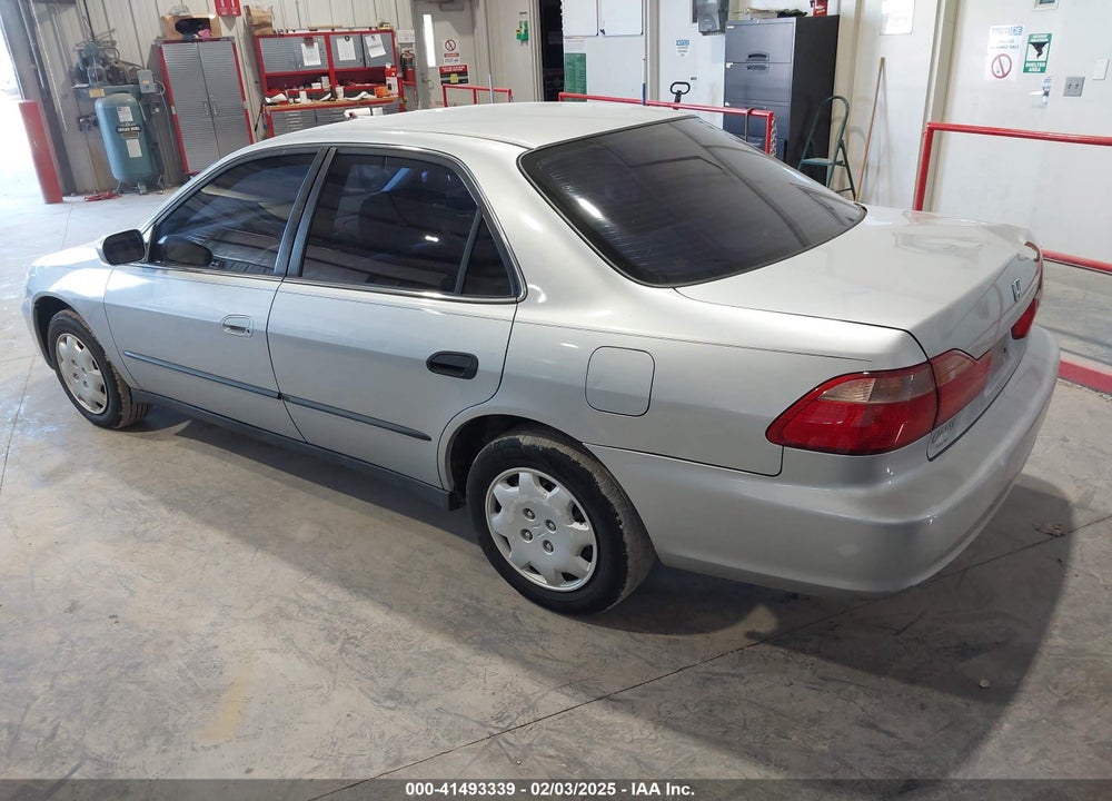 1998 HONDA ACCORD LX VIN: 1HGCG5647WA208073