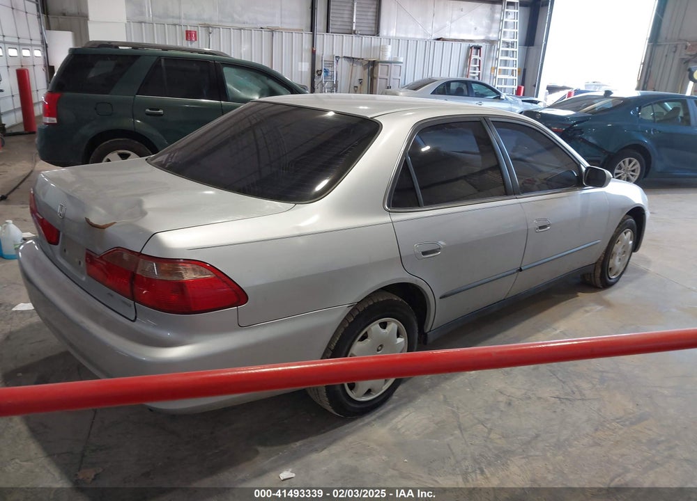1998 HONDA ACCORD LX VIN: 1HGCG5647WA208073
