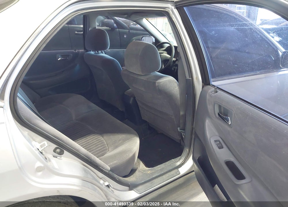 1998 HONDA ACCORD LX VIN: 1HGCG5647WA208073