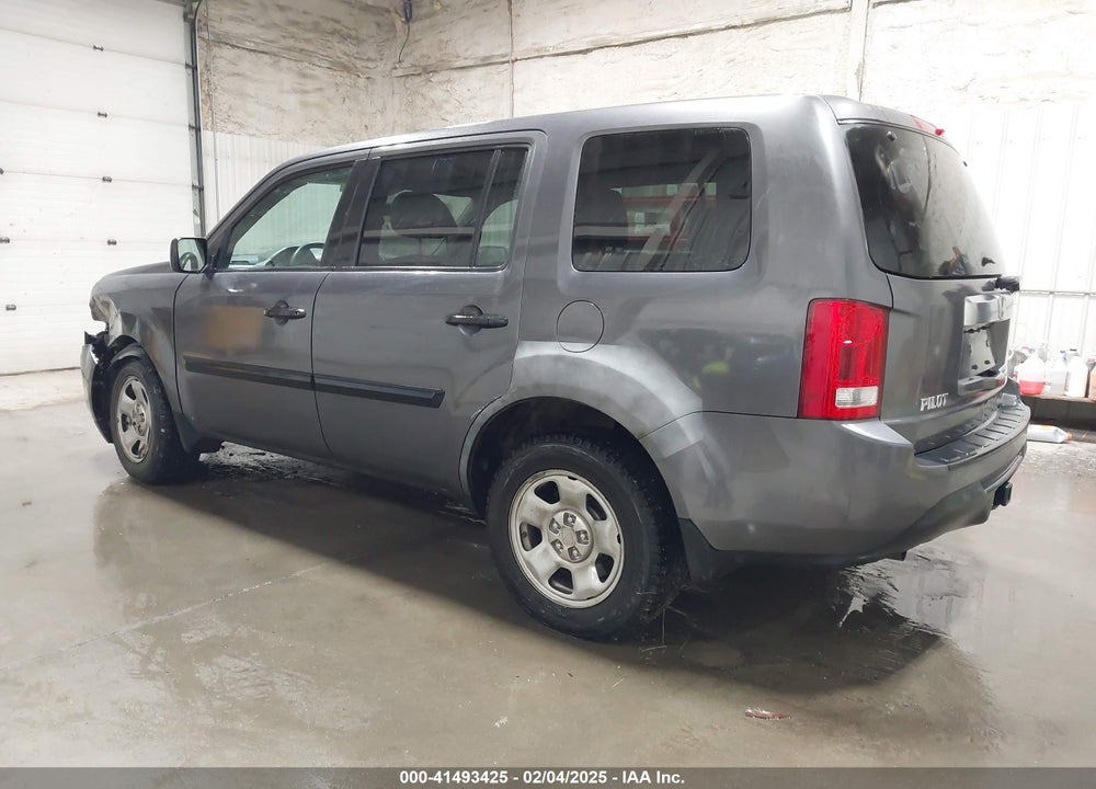 2015 HONDA PILOT LX VIN: 5FNYF4H26FB022030