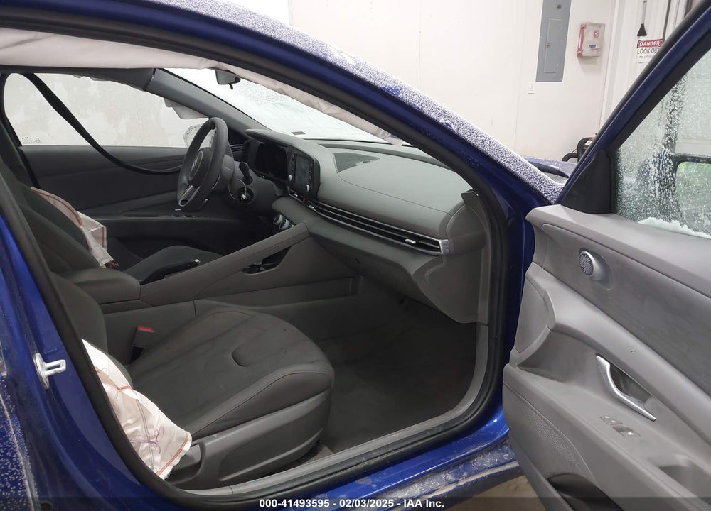 2022 HYUNDAI ELANTRA VIN: KMHLL4AG8NU368302