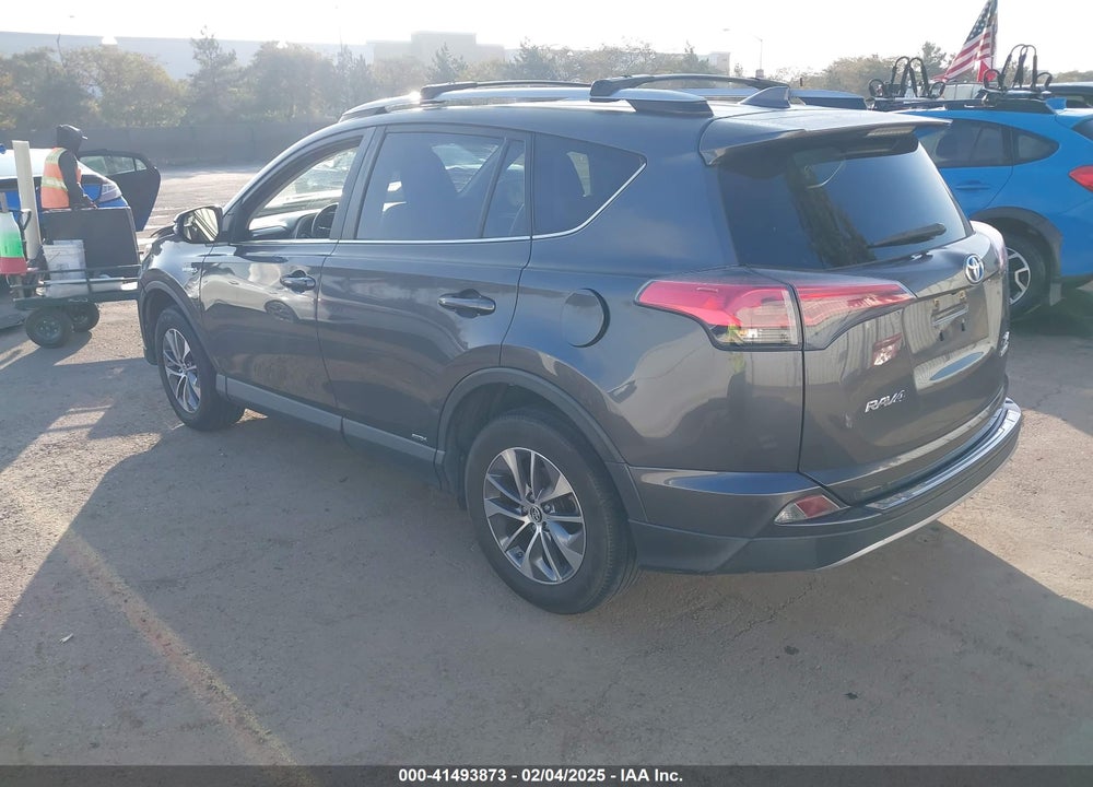 2018 TOYOTA RAV4 HYBRID XLE VIN: JTMRJREV0JD170060