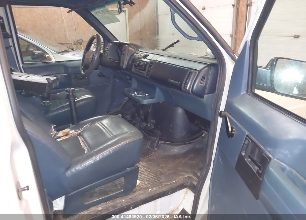 1995 CHEVROLET ASTRO VIN: 1GCDM19W5SB182028