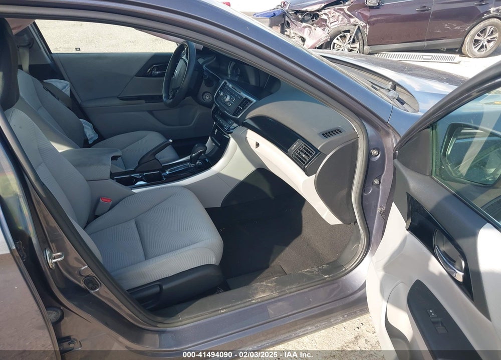 2017 HONDA ACCORD VIN: 1HGCR2F30HA208211