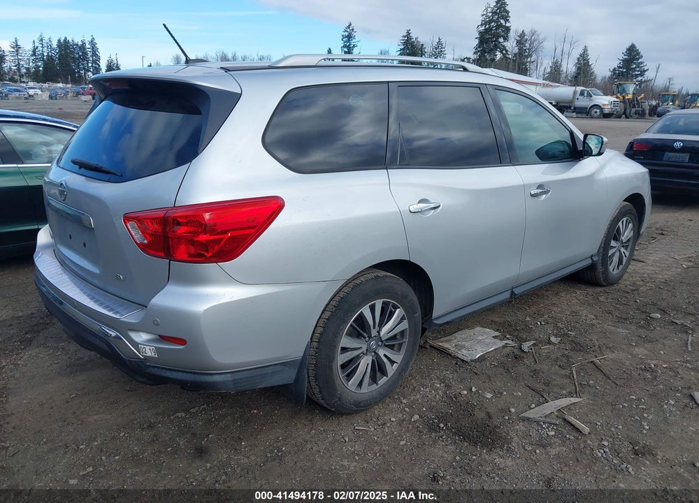 2017 NISSAN PATHFINDER SV VIN: 5N1DR2MN0HC640031