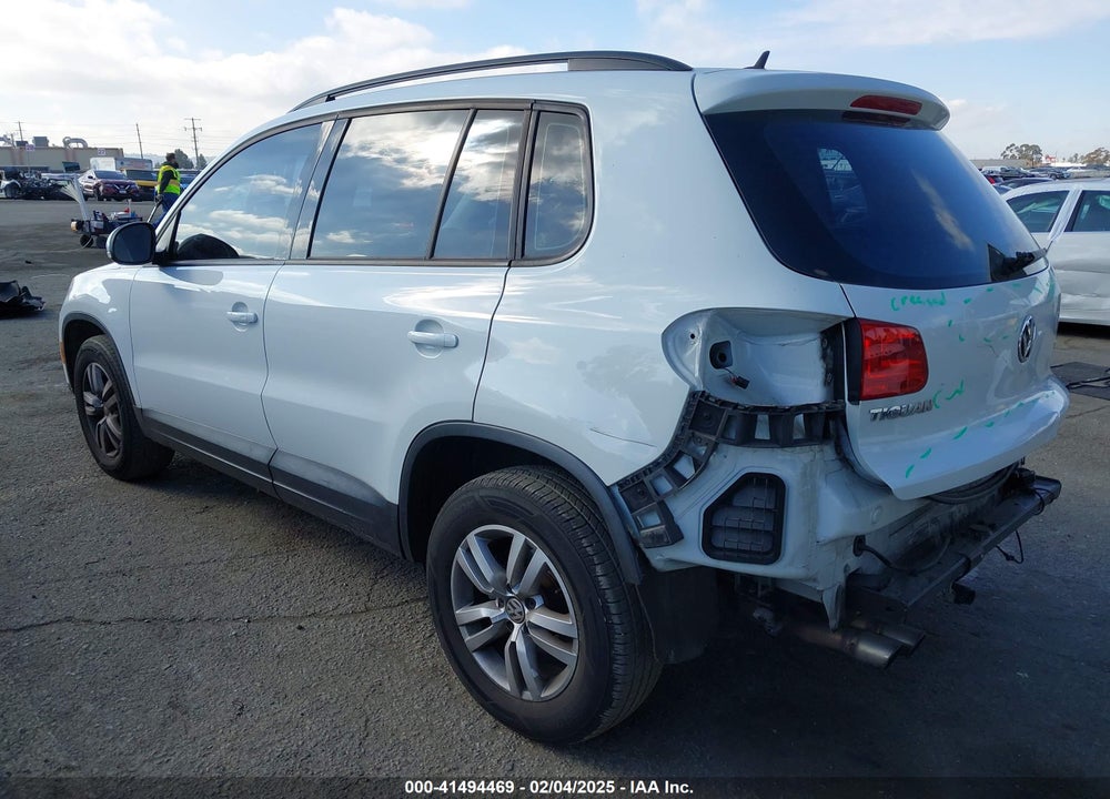 2016 VOLKSWAGEN TIGUAN S VIN: WVGAV7AX4GW562982