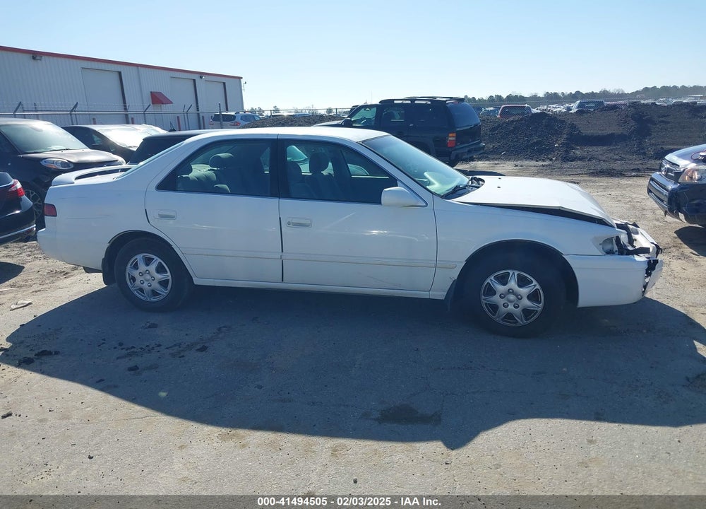 1997 TOYOTA CAMRY LE VIN: JT2BG22K0V0010252