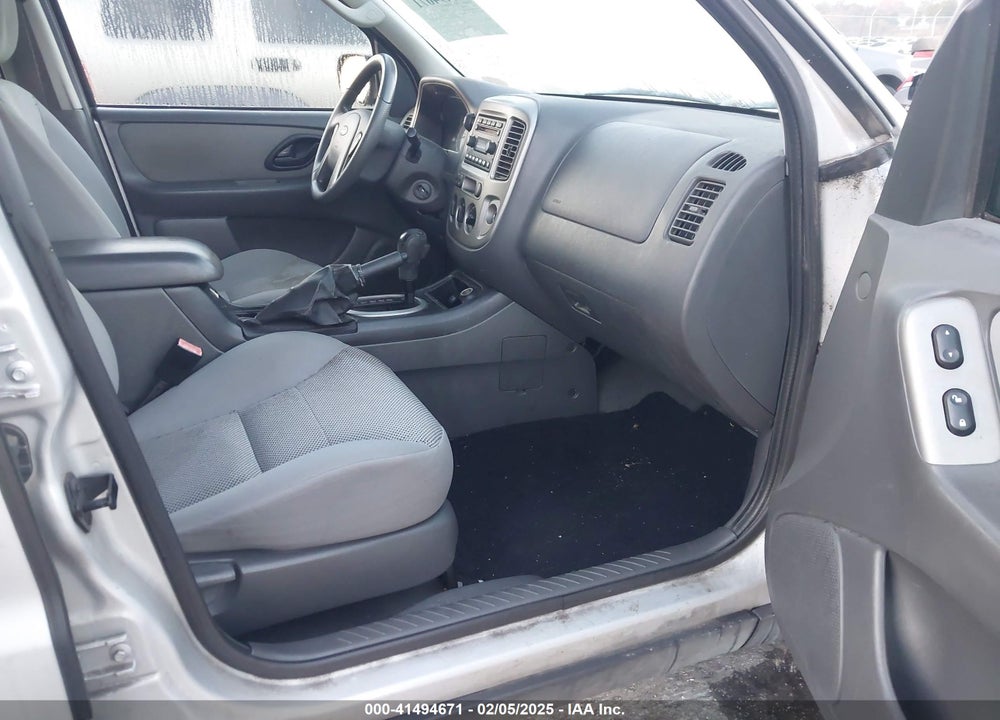 2005 FORD ESCAPE XLT VIN: 1FMYU93135KA60636