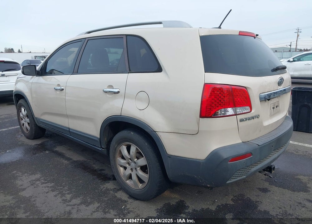 2011 KIA SORENTO VIN: 5XYKT4A16BG123989
