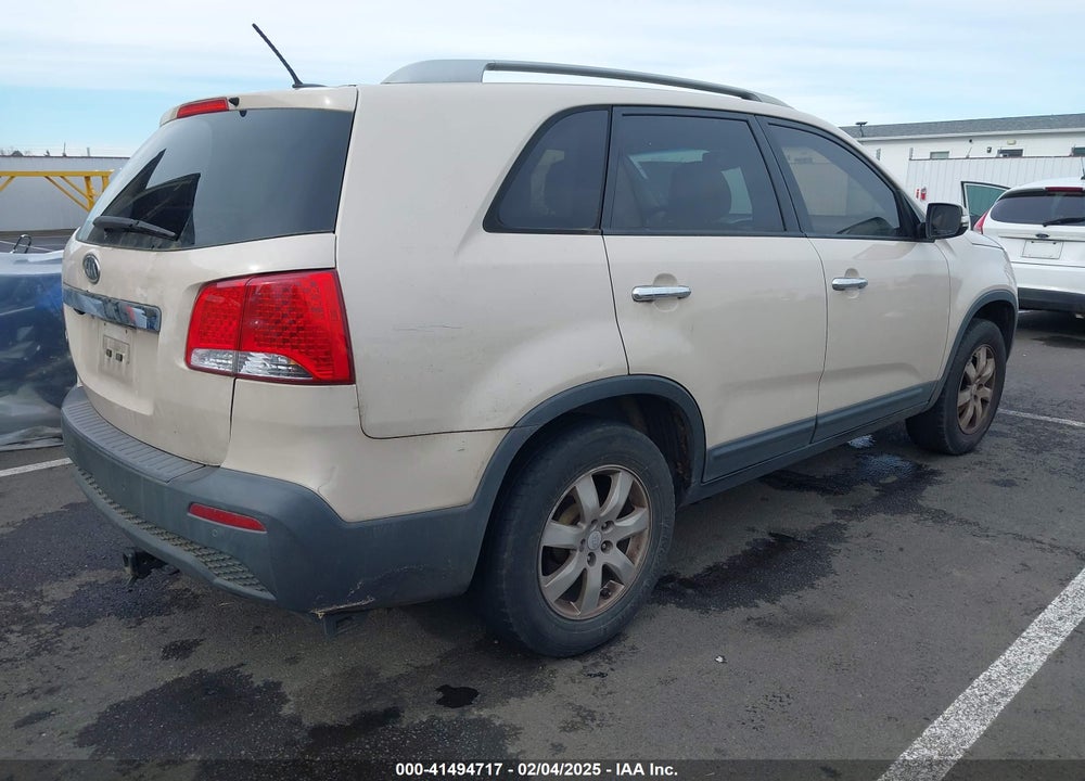 2011 KIA SORENTO VIN: 5XYKT4A16BG123989