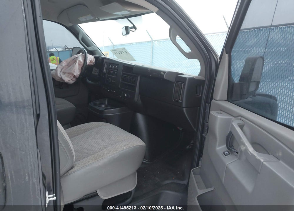 2018 CHEVROLET EXPRESS 2500 VIN: 1GCWGAFP1J1267630