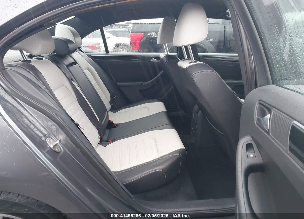 2015 VOLKSWAGEN JETTA VIN: 3VWD17AJ7FM320420