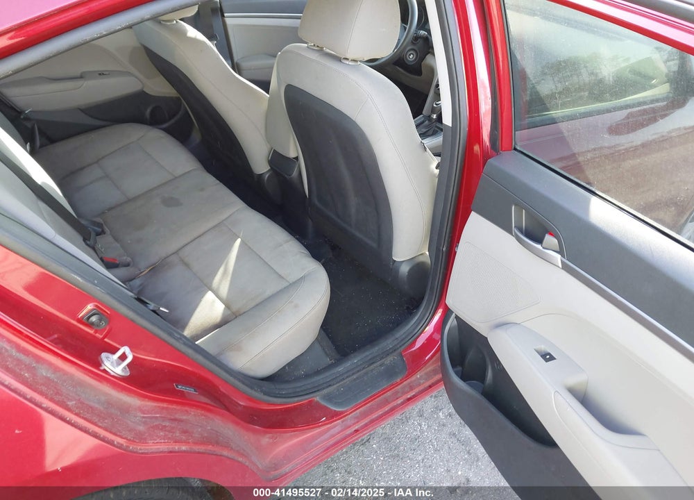 2017 HYUNDAI ELANTRA VIN: 5NPD74LF7HH143028