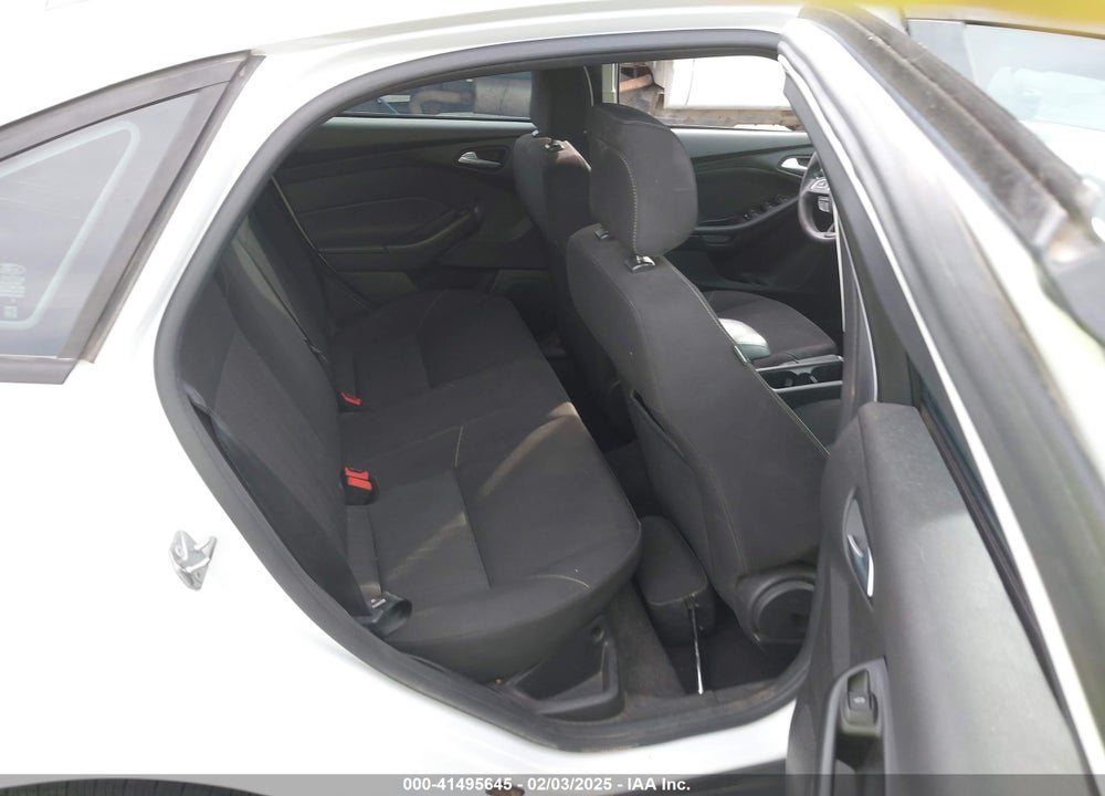 2018 FORD FOCUS SE VIN: 1FADP3FE5JL241401