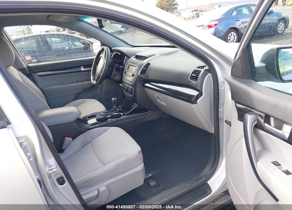 2014 KIA SORENTO LX VIN: 5XYKTCA64EG486222