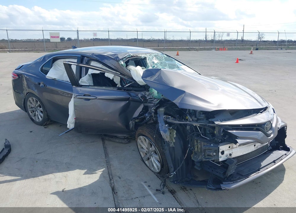 2020 TOYOTA CAMRY LE VIN: 4T1C11AK5LU929500