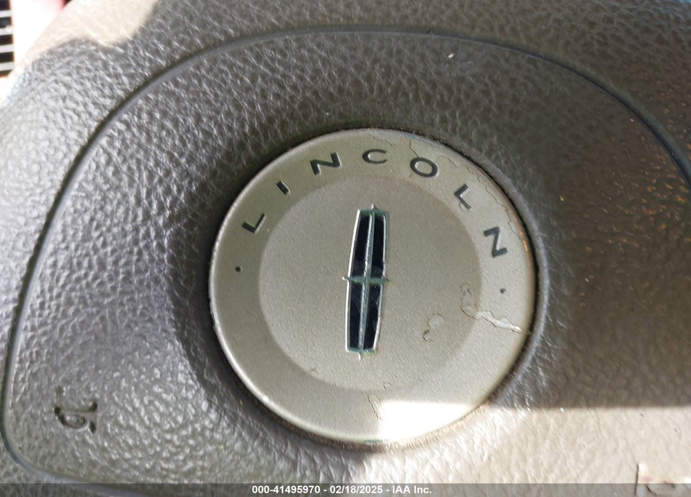 2003 LINCOLN TOWN CAR SIGNATURE VIN: 1LNHM82W43Y605714