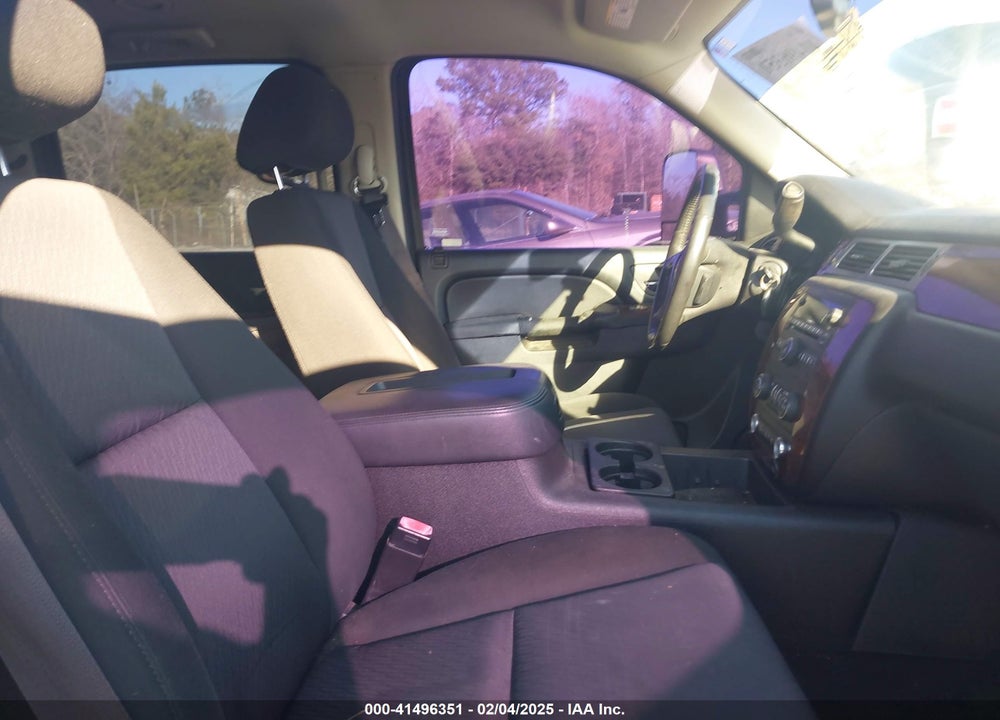 2014 CHEVROLET SUBURBAN 1500 LS VIN: 1GNSKHE71ER161605