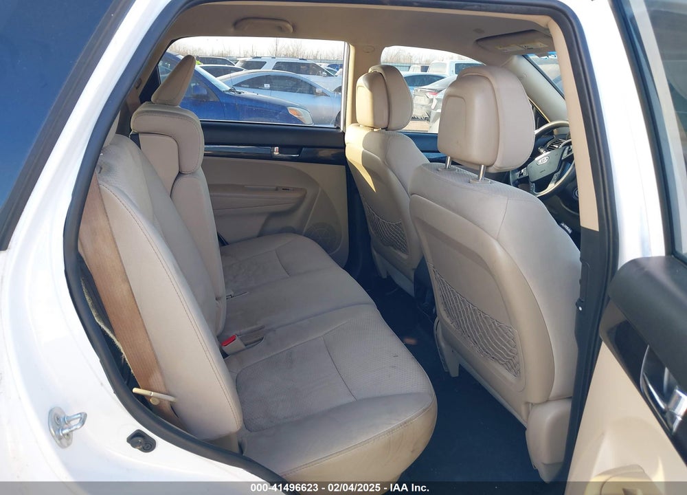 2011 KIA SORENTO VIN: 5XYKT4A1XBG133232