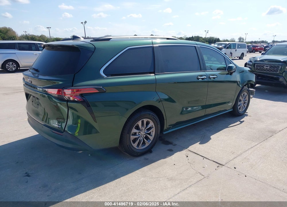 2021 TOYOTA SIENNA XLE VIN: 5TDYRKEC9MS062975