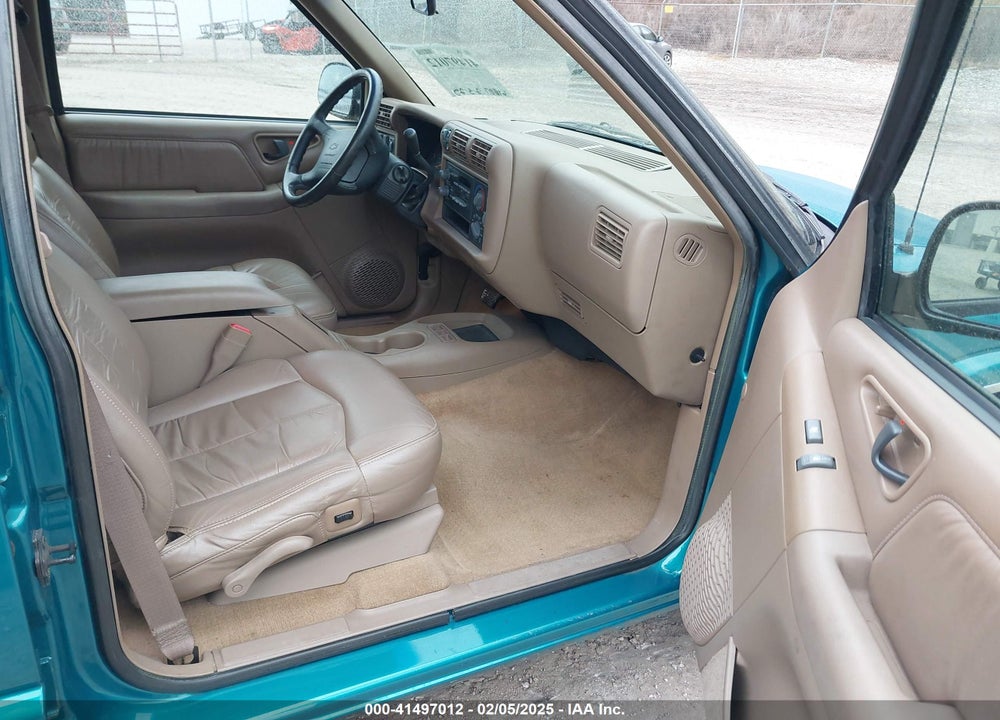 1995 CHEVROLET BLAZER VIN: 1GNDT13W6S2148232