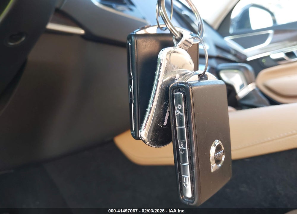 2016 VOLVO XC90 T6 MOMENTUM VIN: YV4A22PKXG1056305