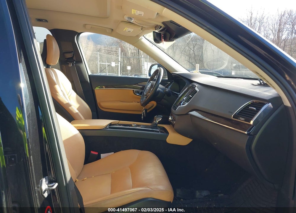 2016 VOLVO XC90 T6 MOMENTUM VIN: YV4A22PKXG1056305