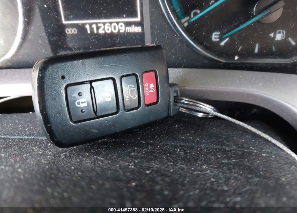 2018 TOYOTA RAV4 HYBRID XLE VIN: JTMRJREV4JD159904