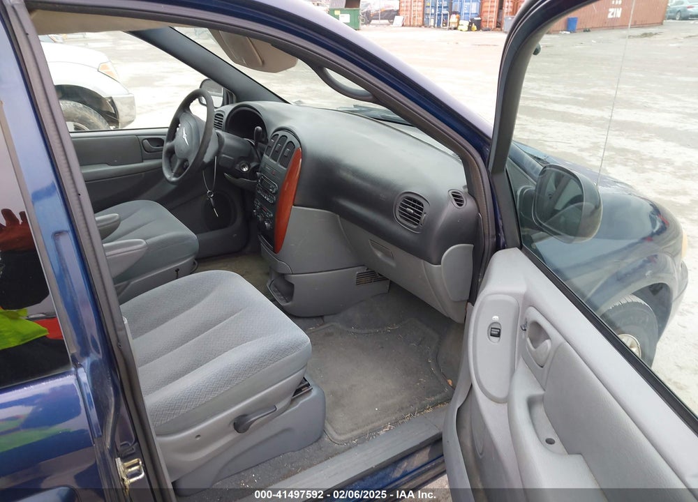 2005 CHRYSLER TOWN & COUNTRY LX VIN: 2C4GP44R55R152217