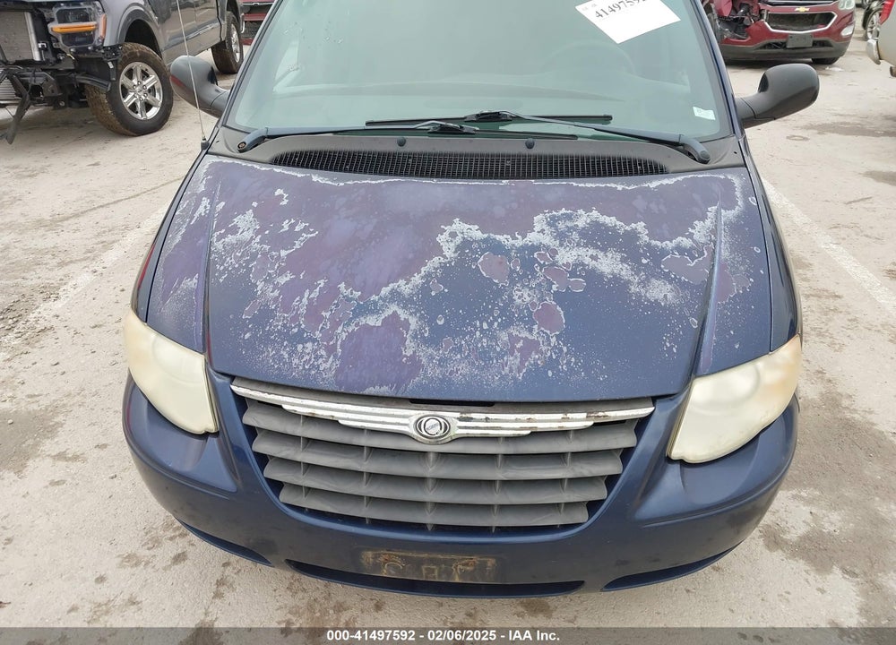 2005 CHRYSLER TOWN & COUNTRY LX VIN: 2C4GP44R55R152217