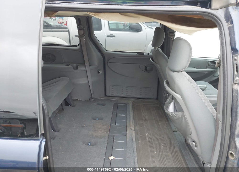 2005 CHRYSLER TOWN & COUNTRY LX VIN: 2C4GP44R55R152217