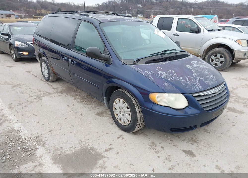 2005 CHRYSLER TOWN & COUNTRY LX VIN: 2C4GP44R55R152217