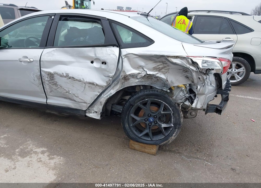 2014 FORD FOCUS SE VIN: 1FADP3F2XEL330912