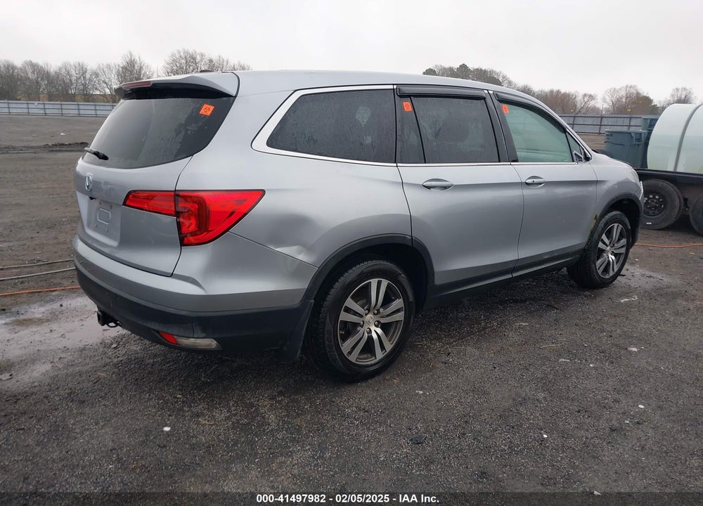 2017 HONDA PILOT VIN: 5FNYF5H49HB028902