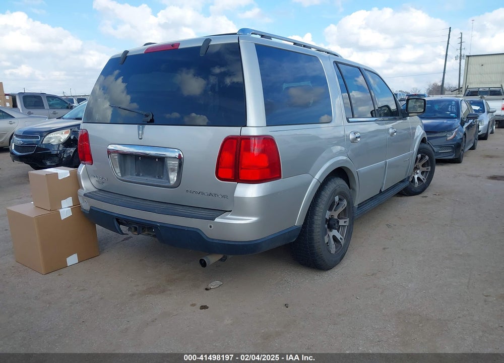 2005 LINCOLN NAVIGATOR VIN: 5LMFU275X5LJ13111