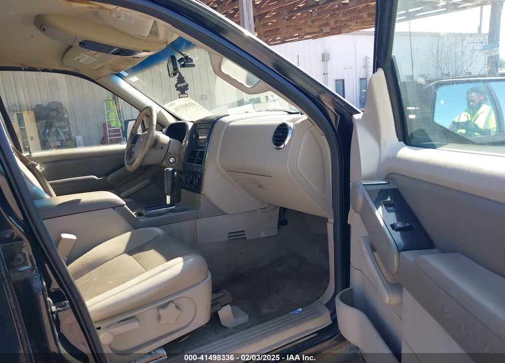 2006 FORD EXPLORER XLT VIN: 1FMEU73886UB29427