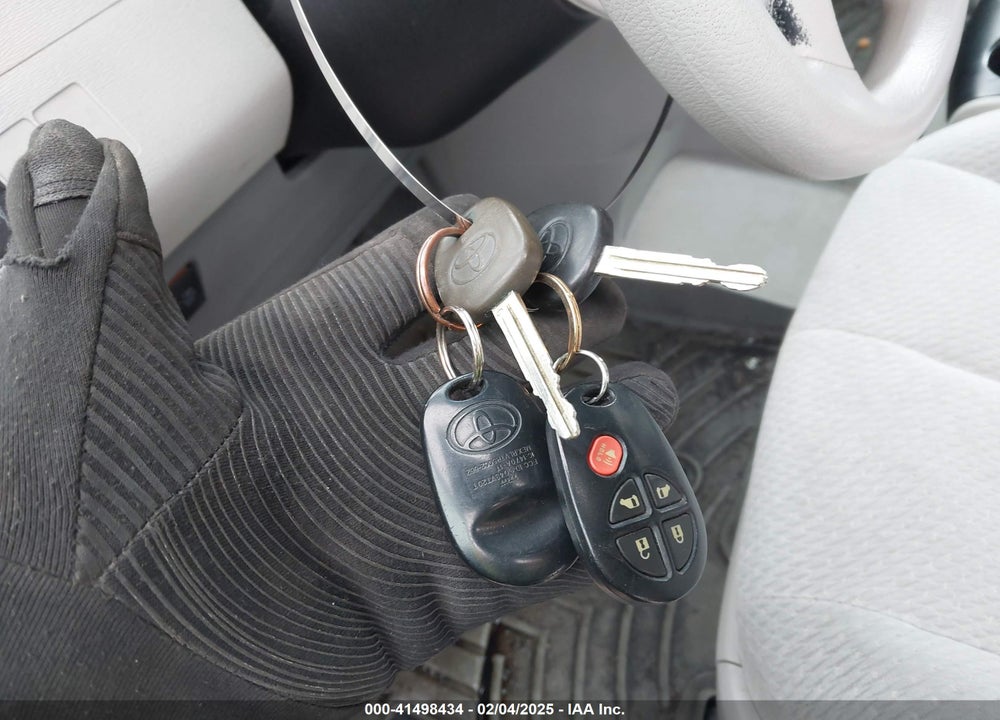 2011 TOYOTA SIENNA LE V6 VIN: 5TDKK3DC0BS003697