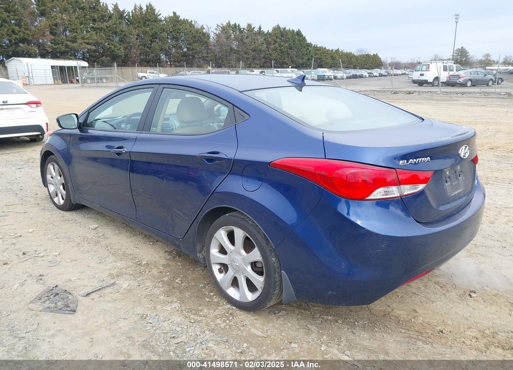 2013 HYUNDAI ELANTRA VIN: KMHDH4AE8DU782537