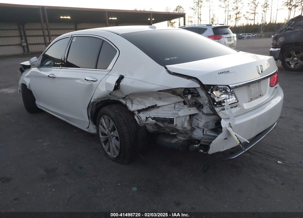 2013 HONDA ACCORD VIN: 1HGCR3F87DA025447