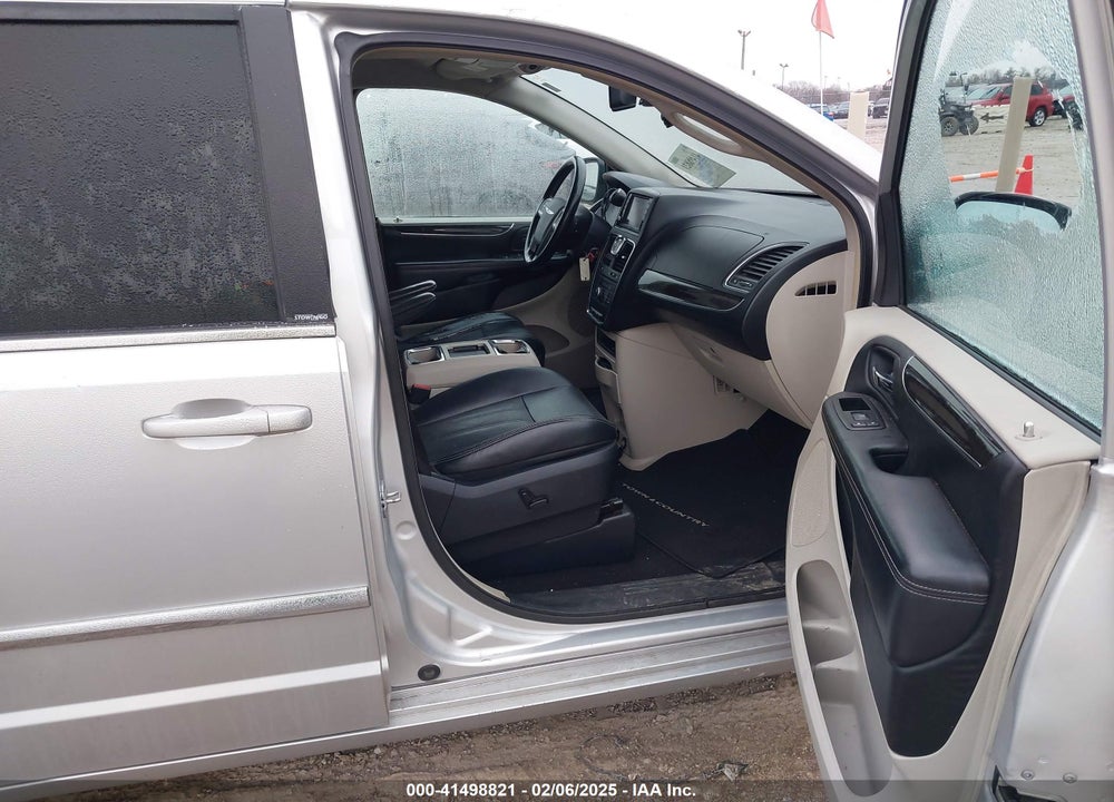 2011 CHRYSLER TOWN & COUNTRY TOURING-L VIN: 2A4RR8DG6BR746782