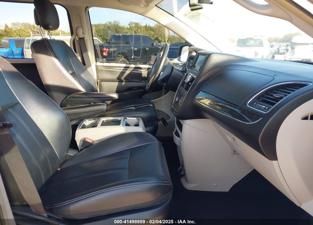 2014 CHRYSLER TOWN & COUNTRY VIN: 2C4RC1BG4ER441495