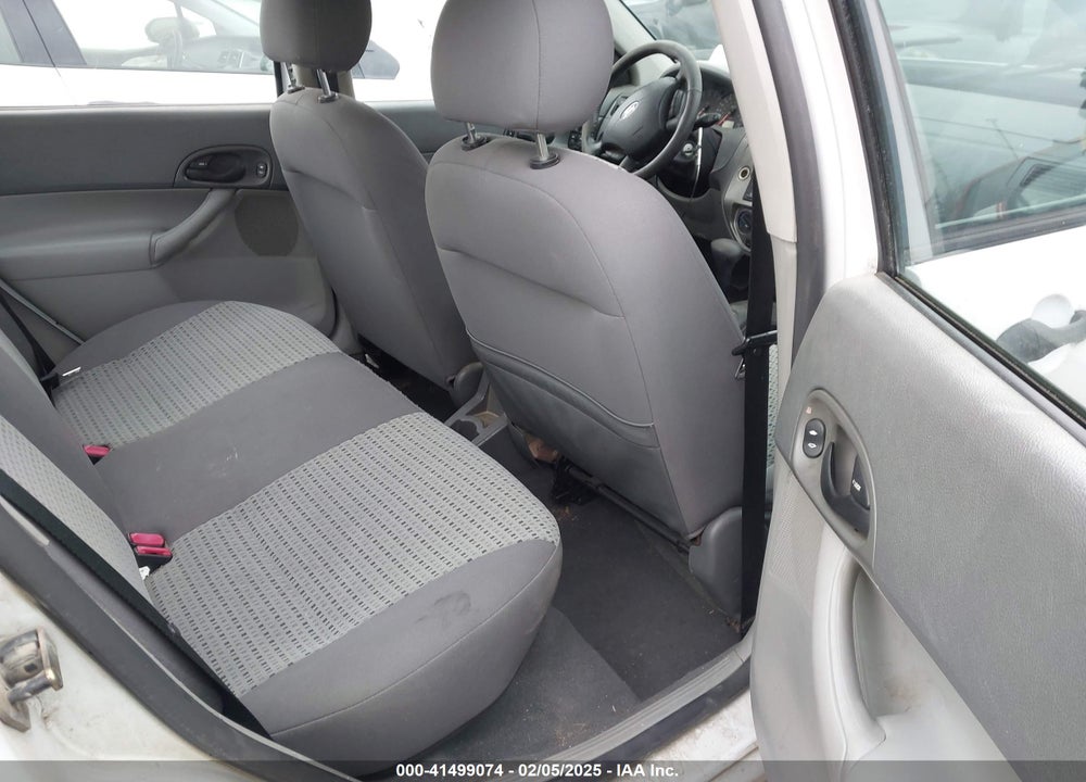 2005 FORD FOCUS ZX4 VIN: 1FAFP34N35W249528