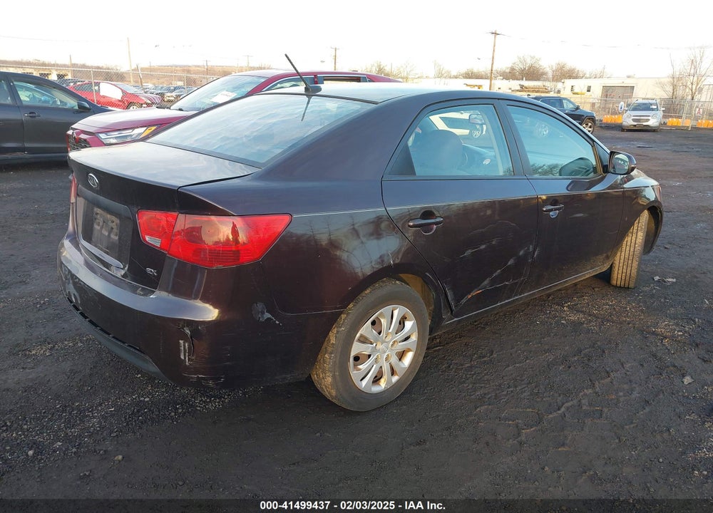2011 KIA FORTE VIN: KNAFU4A23B5357035