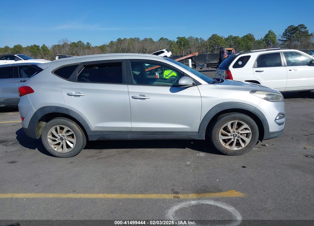2016 HYUNDAI TUCSON SE VIN: KM8J33A48GU088308