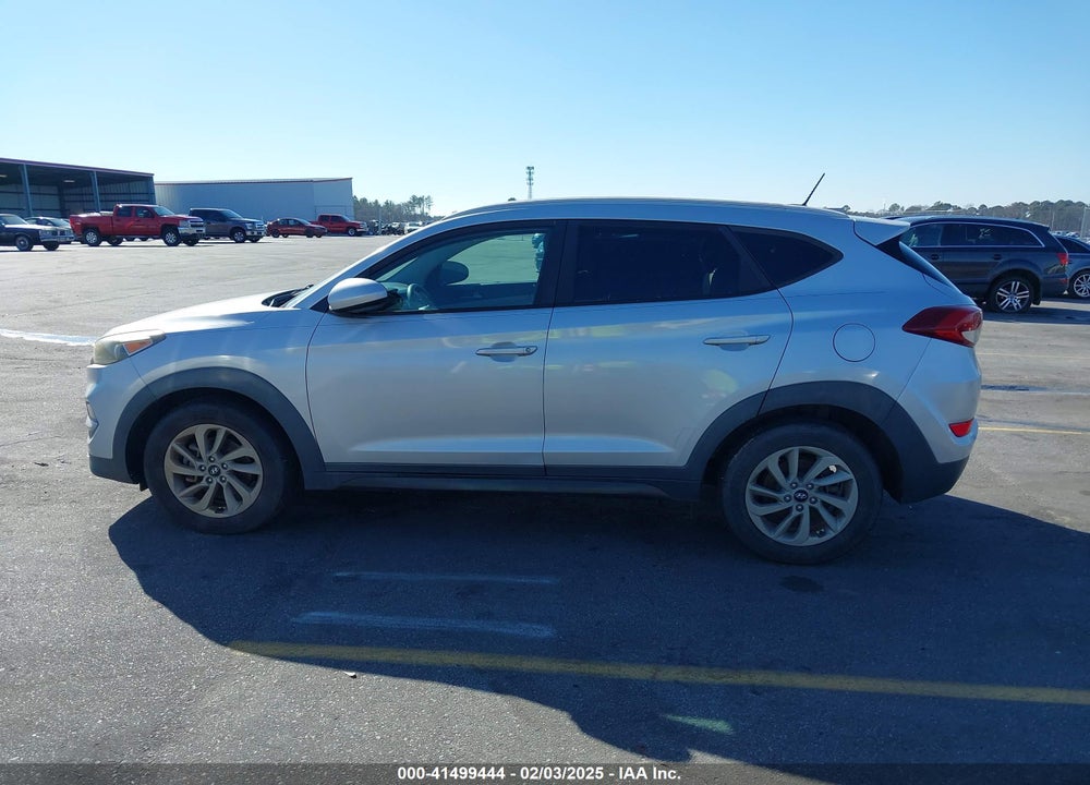 2016 HYUNDAI TUCSON SE VIN: KM8J33A48GU088308