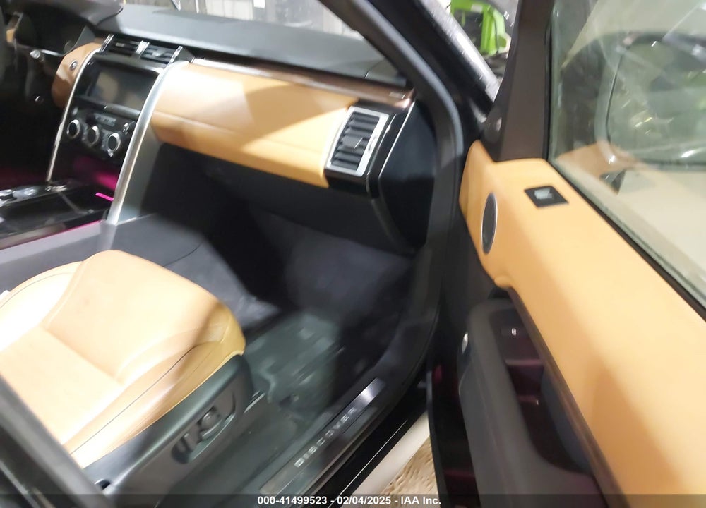 2018 LAND ROVER DISCOVERY HSE LUXURY VIN: SALRT2RV5JA053614